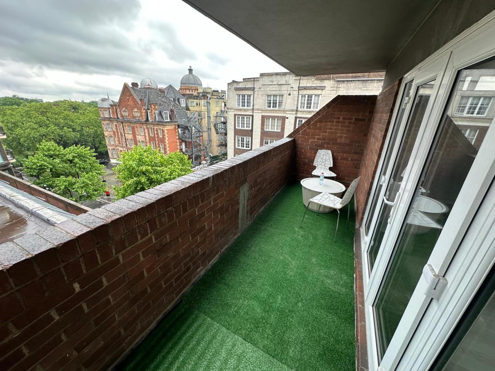 Queens Way London Exterior photo